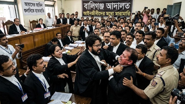 রবীন্দ্রনাথের প্রতিকৃতিতে কালি দেওয়ার মামলায় আয়াসের জামিন শুনানিতে আইনজীবীদের হাতাহাতি